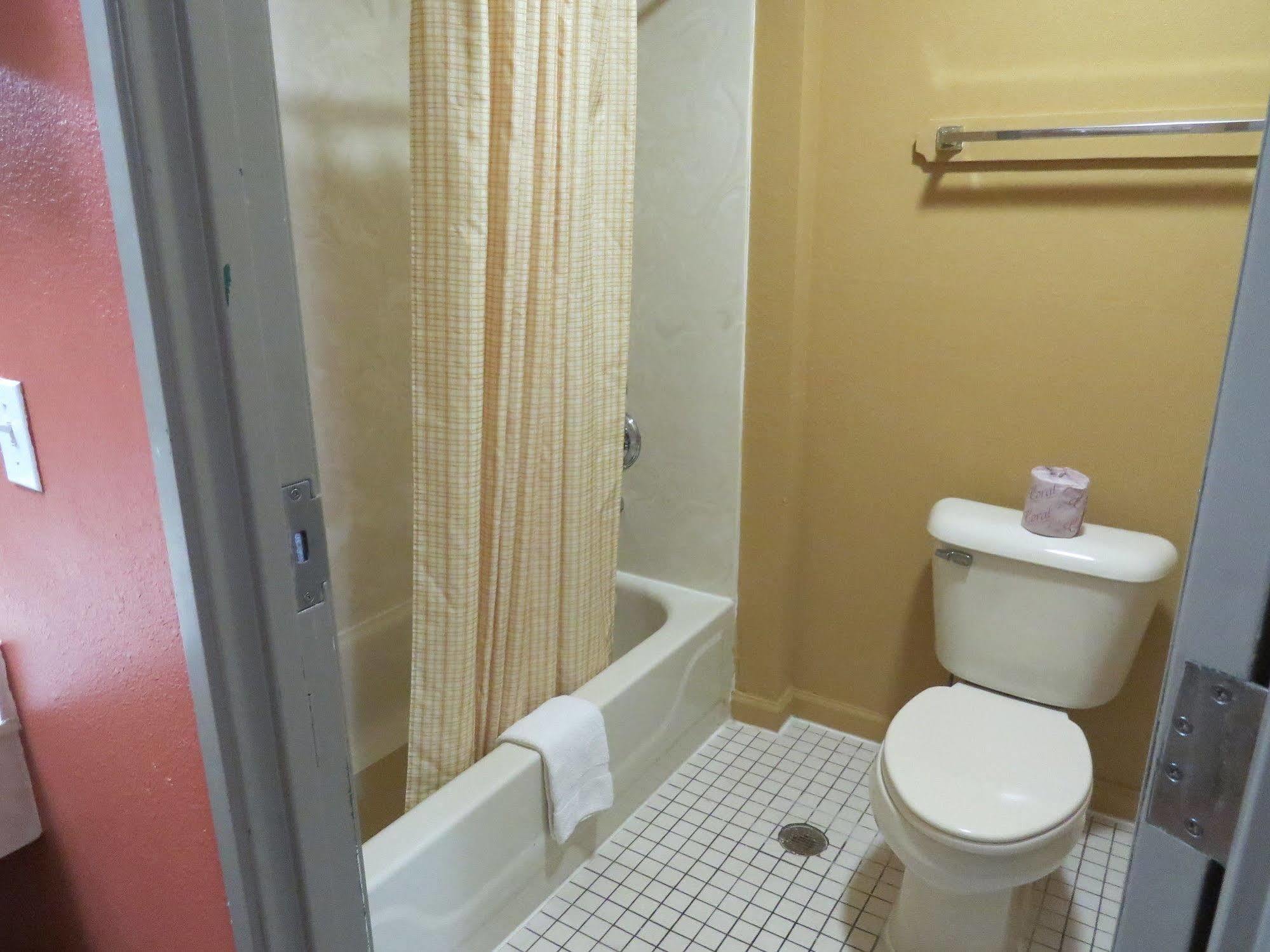 First Western Inn Caseyville מראה חיצוני תמונה